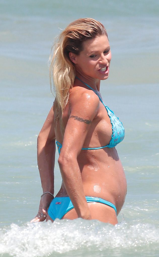 Hot Pregnant Celeb Michelle Hunziker in Bikini 3 German